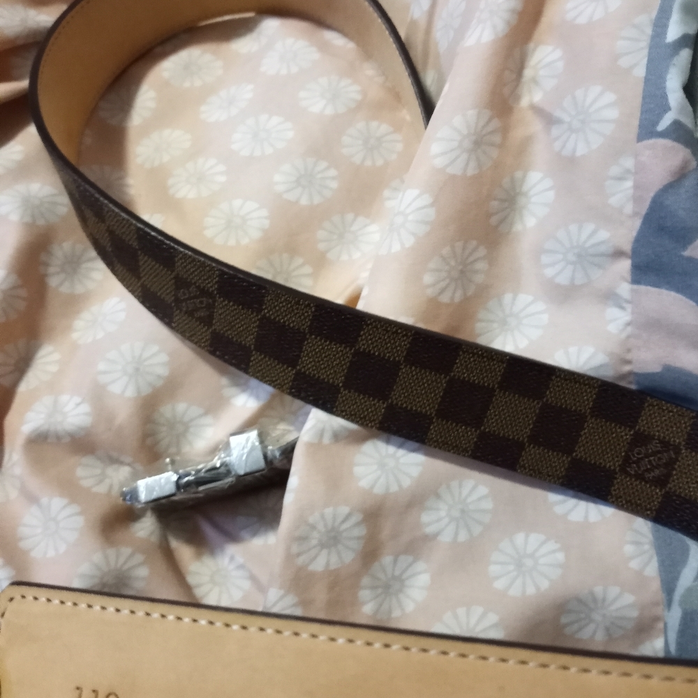 Authentic Womens Damier Louis Vuitton Belt - Picture 5 of 9